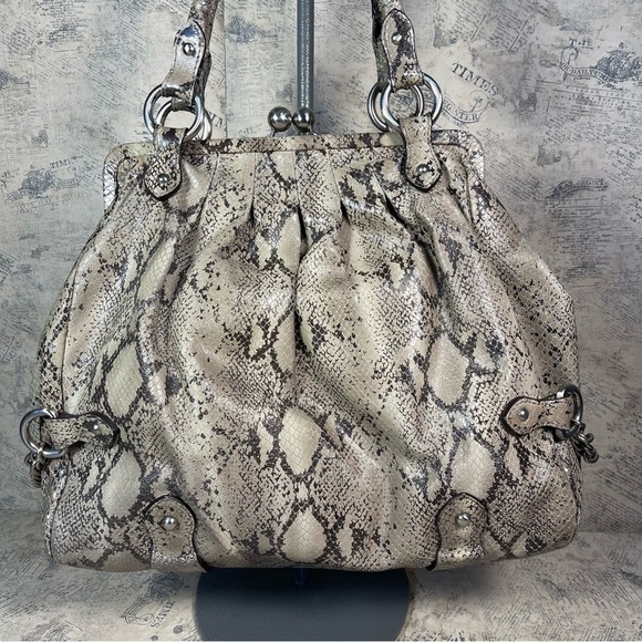 Kenneth Cole Snake Embossed Leather Bag with Kiss-lock Closure - Picture 2 of 13